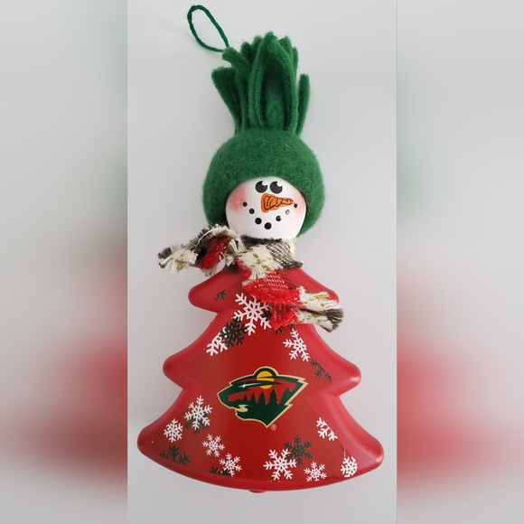 MN WILD Adorable snowman tree ornament Handmade Hand painted Craft - Picture 1 of 3